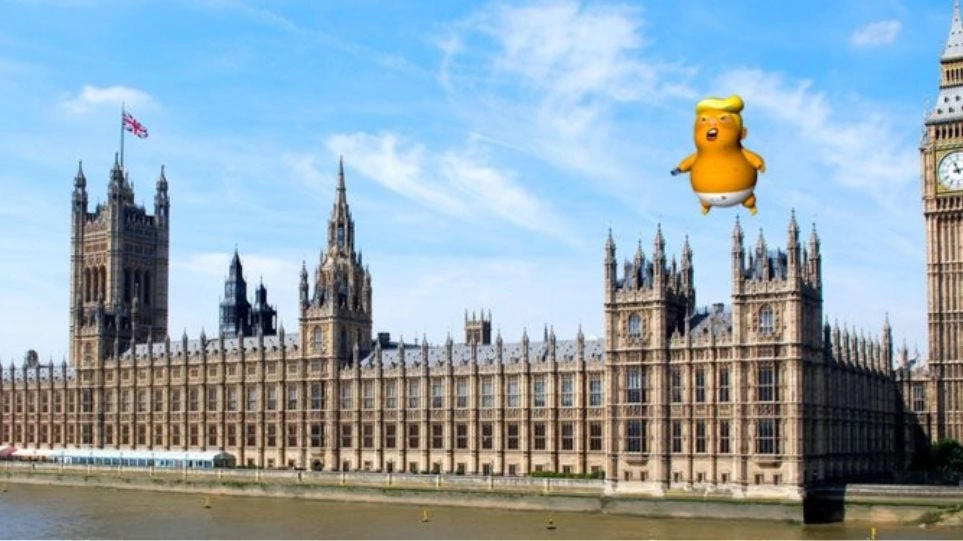 Ένα τεράστιο μπαλόνι που δείχνει τον Τραμπ σαν… τσαντισμένο μωρό θα «υποδεχτεί» τον Αμερικανό πρόεδρο στο Λονδίνο! (βίντεο)